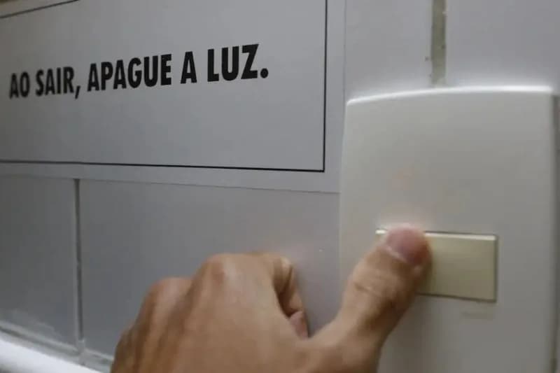 Aneel reduz de vermelha para amarela bandeira tarifária de energia em novembro