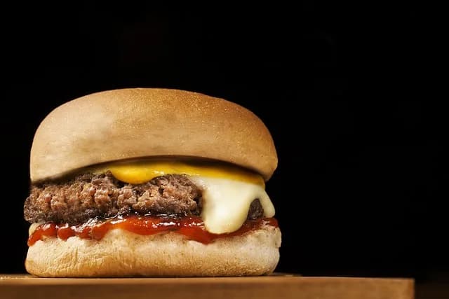 Cebolas são possível causa de intoxicação em hambúrgueres do McDonald&#8217;s