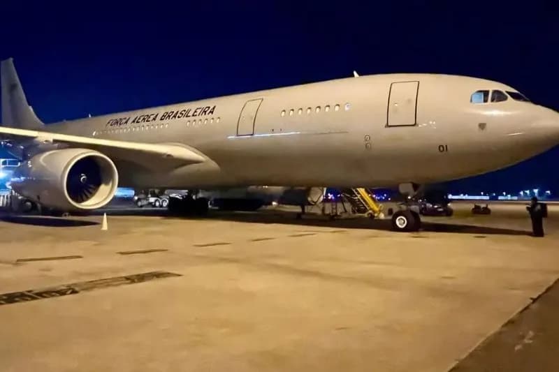 Quarto voo da FAB com 211 brasileiros repatriados do Líbano chega a São Paulo