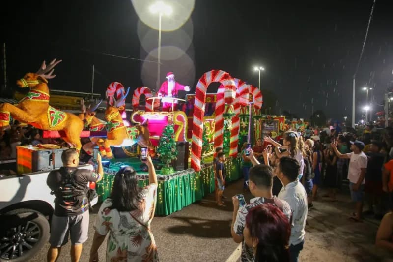 Mais de 10 mil pessoas prestigiam a primeira Parada Natalina na zona Leste de Manaus