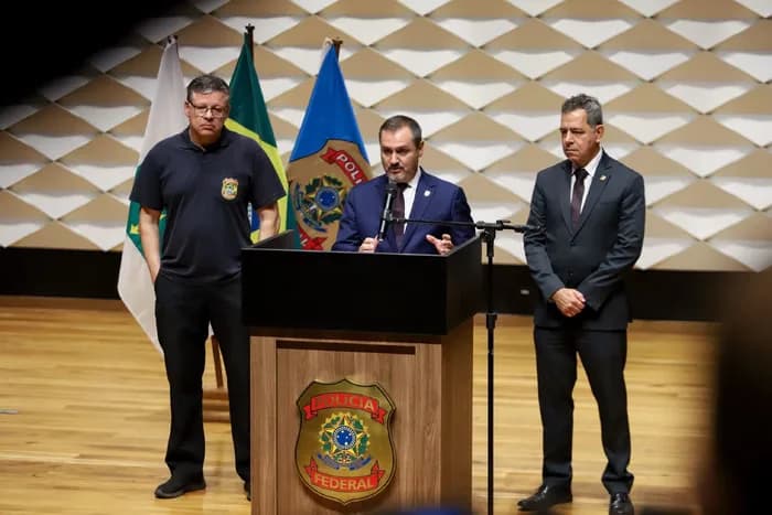 Em coletiva sobre ataque ao STF, diretor da PF afirma: &#8220;Grupos extremistas estão ativos&#8221;