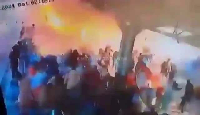 VÍDEO: Ataque terrorista mata 26 pessoas em estação de trem no Paquistão