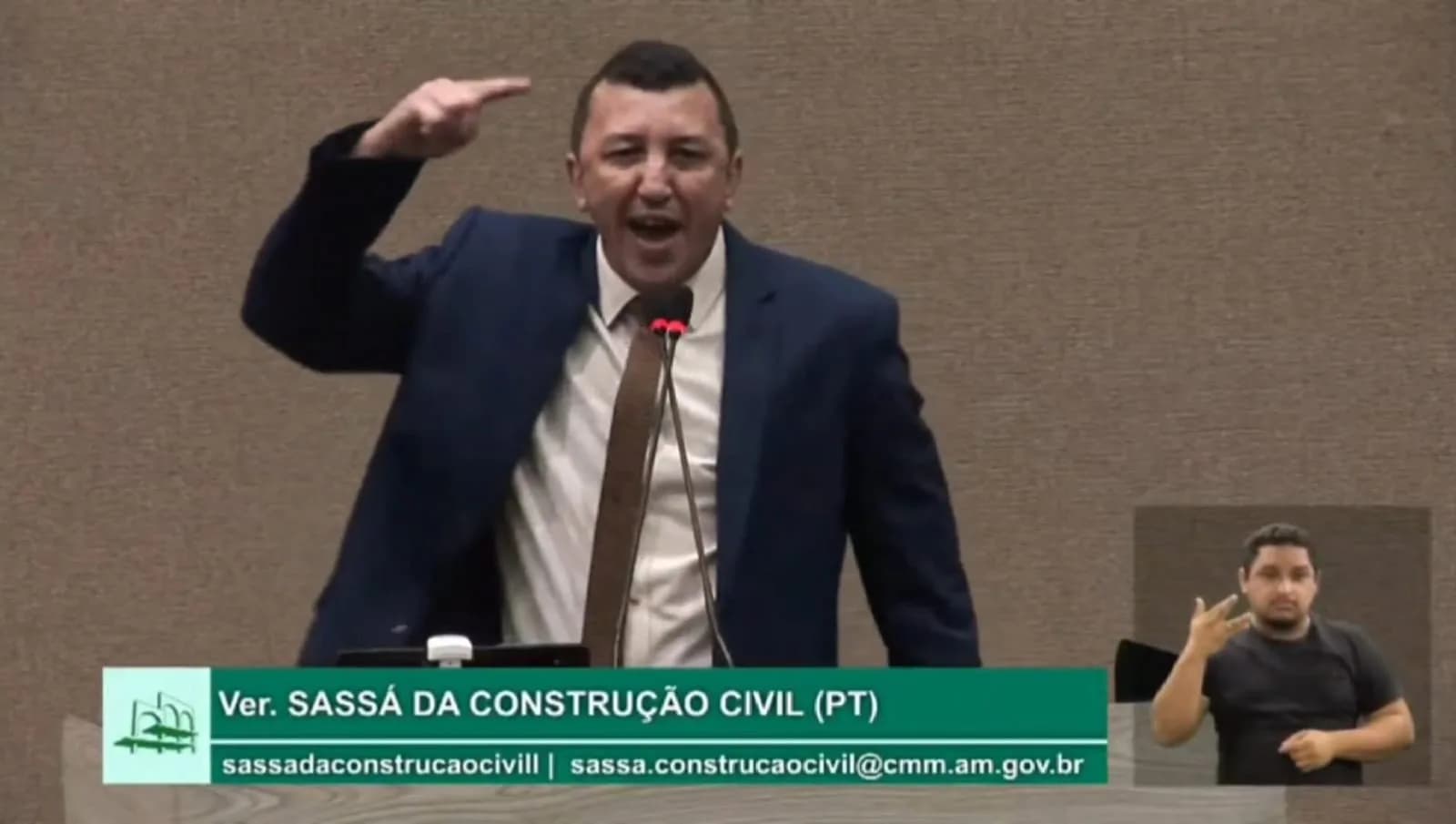 Na CMM, Sassá eleva tom contra Amom por se opor ao fim da escala 6&#215;1: &#8220;Você é uma vergonha para o Amazonas&#8221;