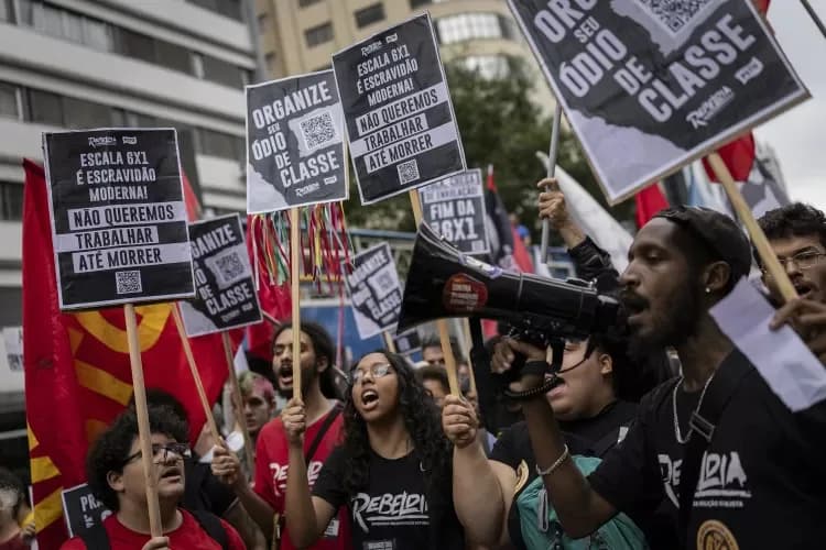 VÍDEO: Manifestações contra escala 6&#215;1 são registradas em capitais do país no feriado