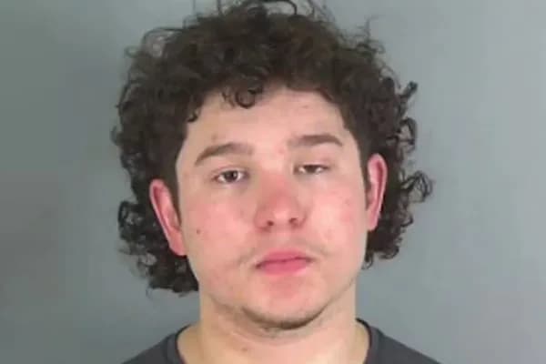 Ex-finalista do American Idol é condenado a 8 anos por acidente fatal