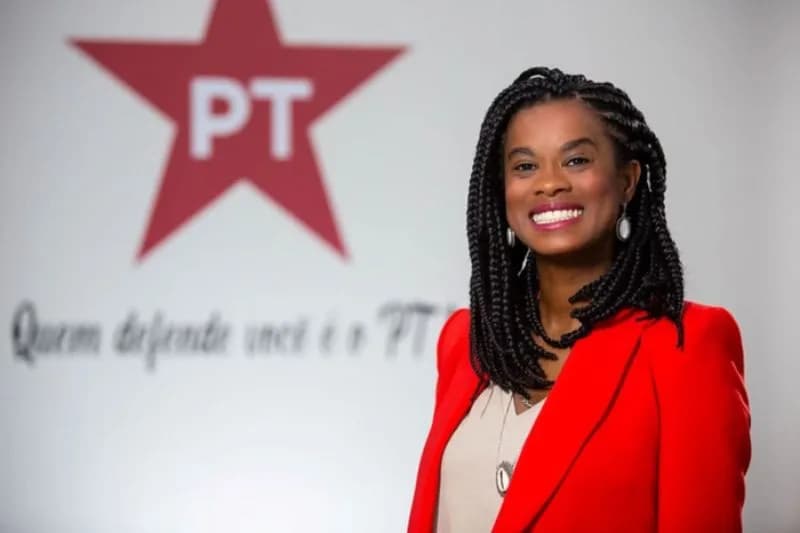 Deputada do PT é chamada de &#8220;macaca fodida&#8221; em e-mails com ataques racistas e ameaças
