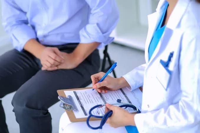 Homens ainda negligenciam exame do toque para prevenção do câncer de próstata, diz levantamento