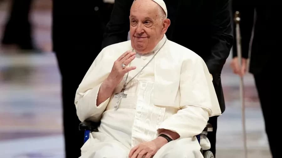 Vaticano atualiza estado de saúde do Papa nesta segunda (24): &#8220;Leve melhora&#8221;