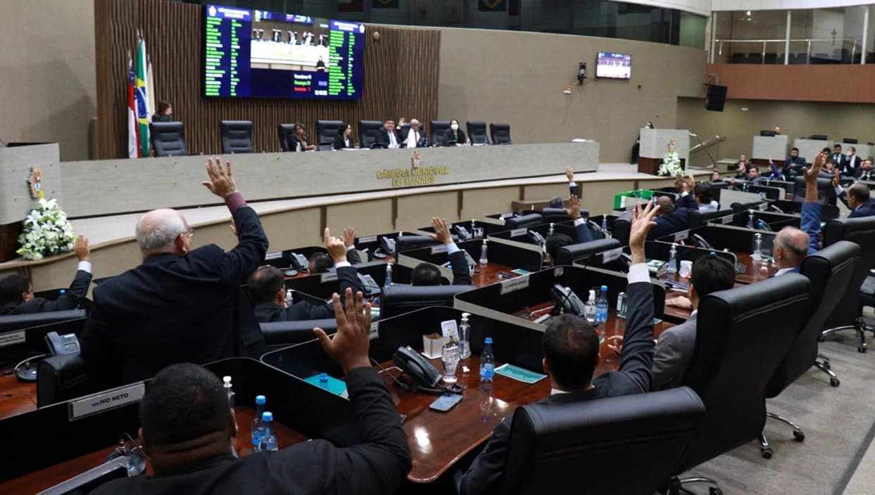 Reajustes de salários para prefeito, vice, secretários e vereadores avança na Câmara de Manaus; textos vão para CCJR