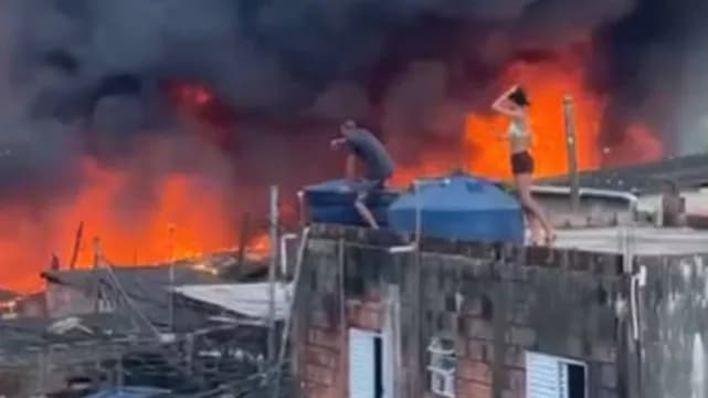 Em SP, incêndio atinge ao menos 150 casas em comunidade