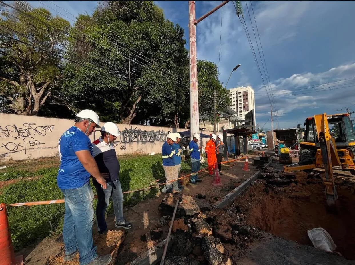 Moradores estão sem água desde domingo após vazamento na rede de abastecimento em Manaus