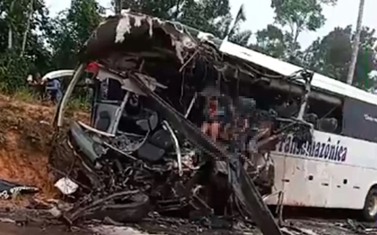 IML libera três corpos das vítimas de acidente com ônibus na AM-010