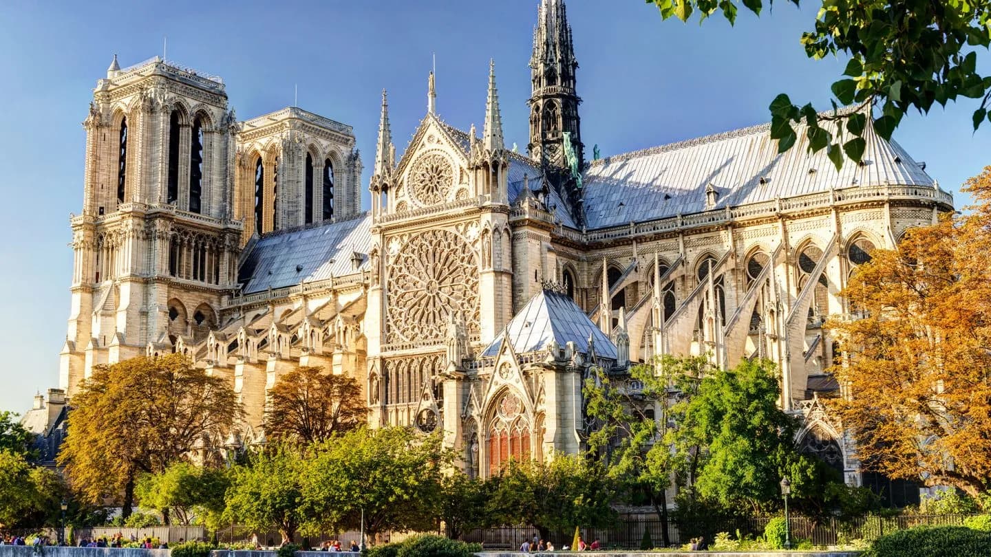 Na França, Catedral de Notre-Dame reabre cinco anos após incêndio