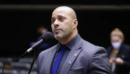 Alexandre de Moraes ordena apreensão de arma de Daniel Silveira; entenda