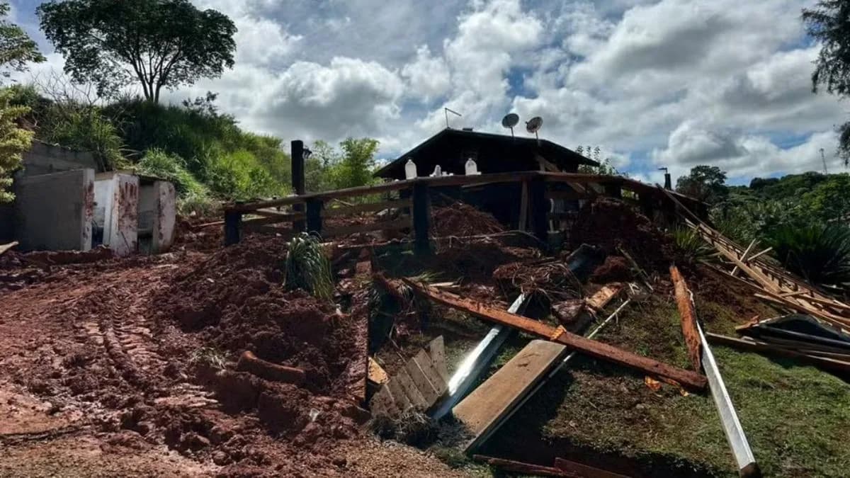 Três pessoas morrem após deslizamento de terra sobre chácara em Taubaté (SP)