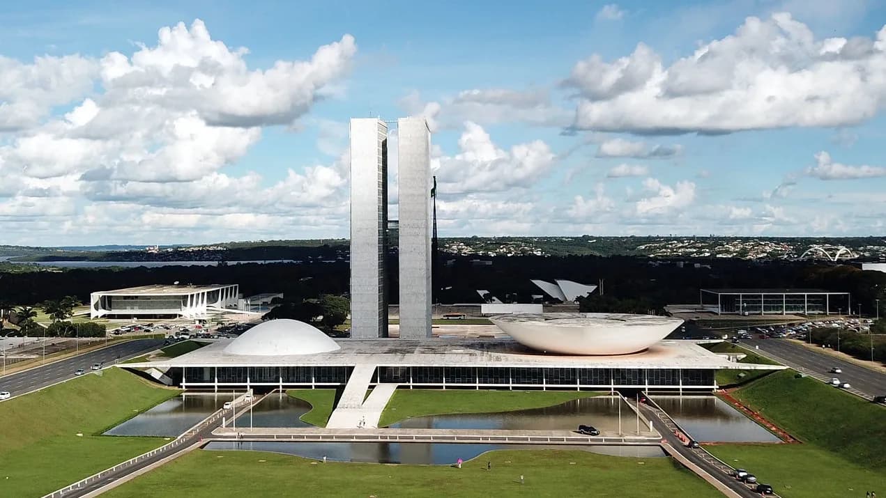 Congresso acusa governo de desvio de finalidade ao aumentar IOF e pede anulação definitiva dos decretos no STF