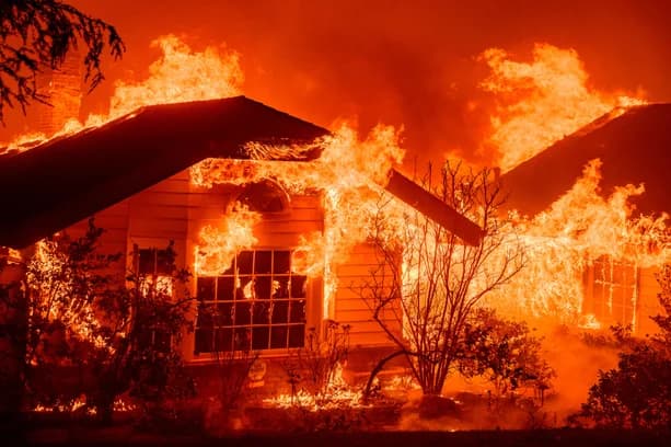 Incêndios em Los Angeles deixam 10 mortos; Mais de 100 mil pessoas saíram de casa