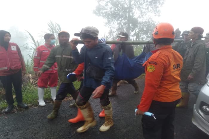 VÍDEO: Na Indonésia, 17 pessoas morrem em deslizamento de terra; 11 estão feridas