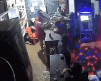 Em Cuiabá, funcionária é agredida com banco de madeira dentro de casa noturna