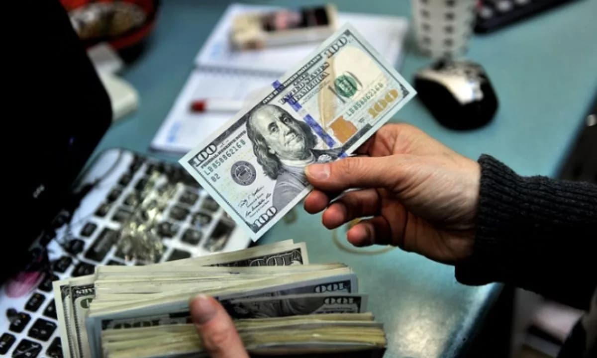 Dólar fecha abaixo de R$ 6 pela sétima vez seguida