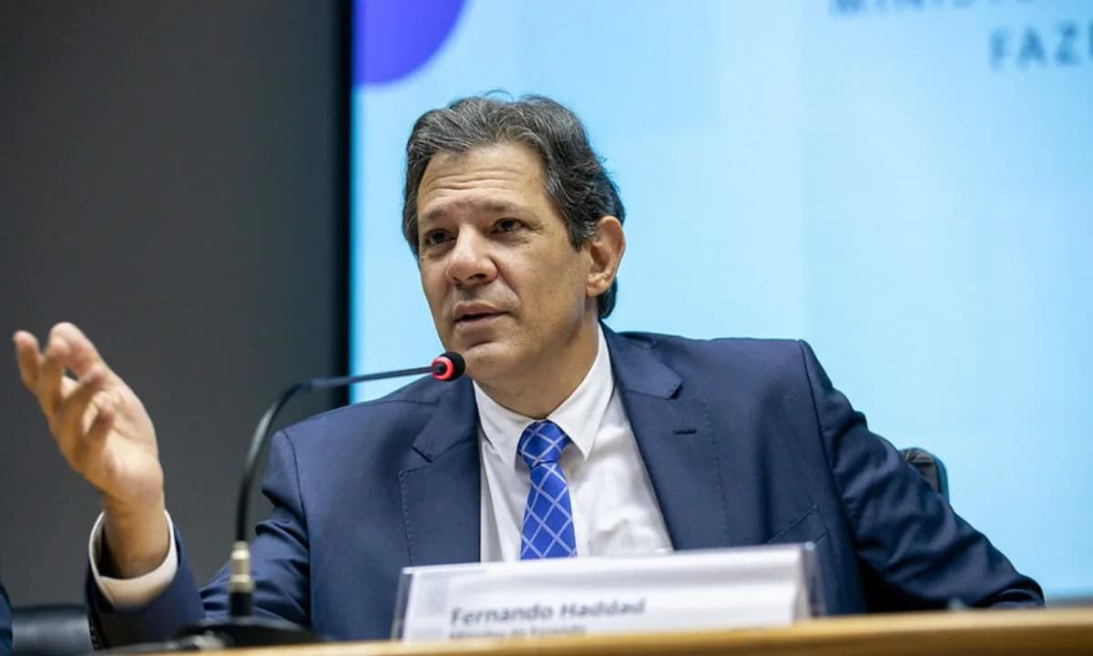 &#8220;Bolsonaro tem uma bronca com a Receita&#8221; acusa Fernando Haddad em entrevista