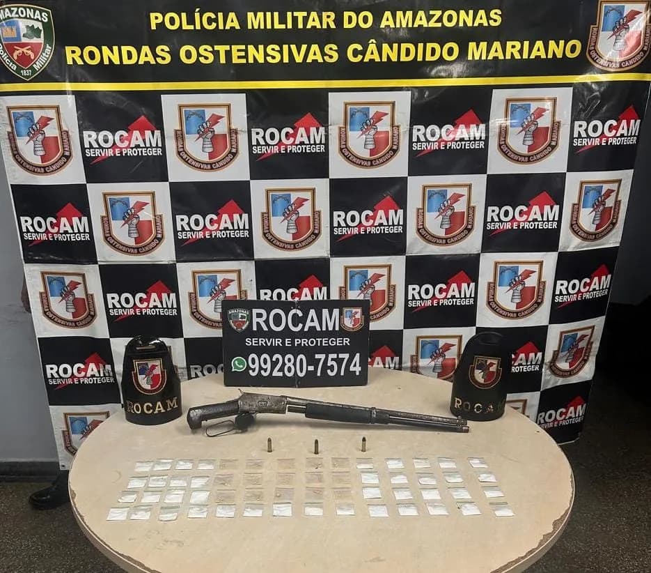 Cinco armas de fogo e drogas são apreendidas durante ações policiais em Manaus