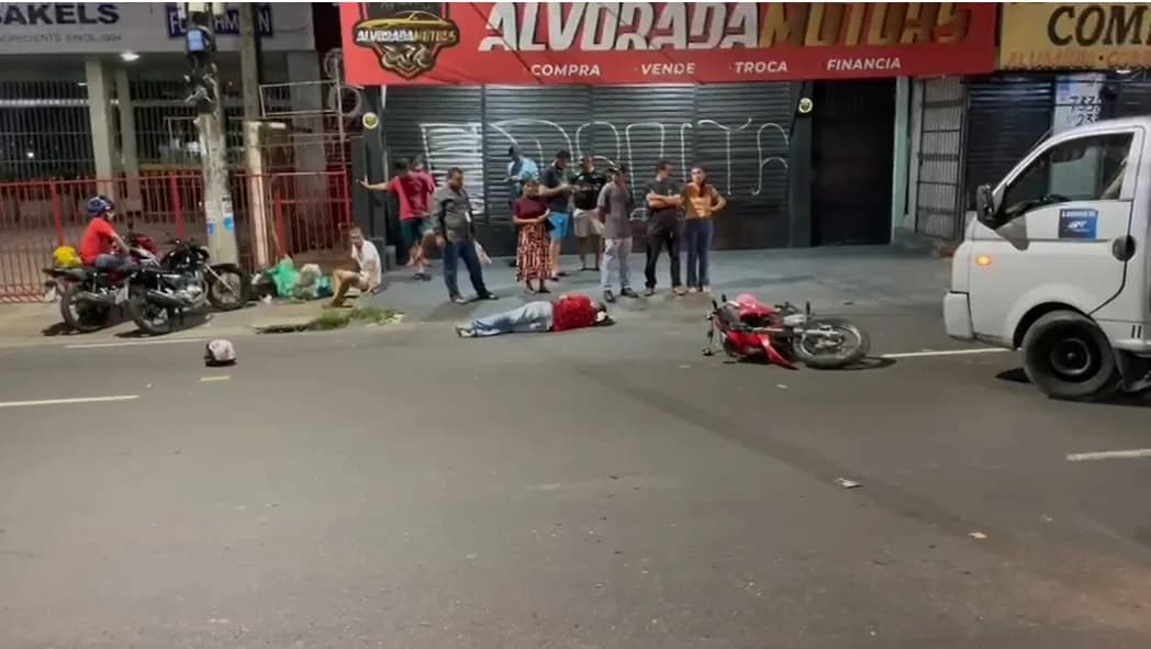 Motociclista é atingido por caminhão na Zona Leste de Manaus