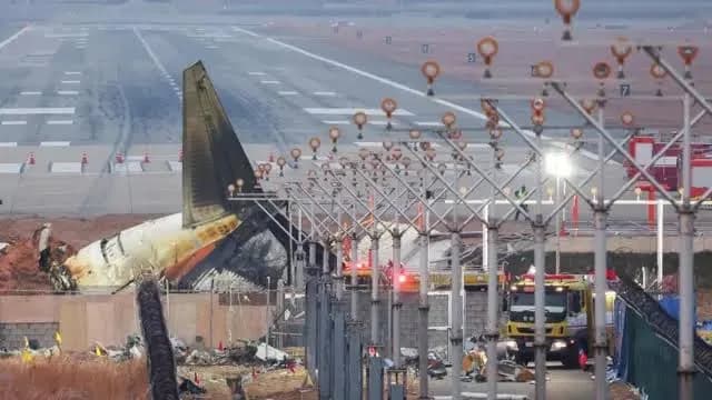 Caixas-pretas de avião que caiu na Coreia do Sul deixaram de gravar antes da colisão