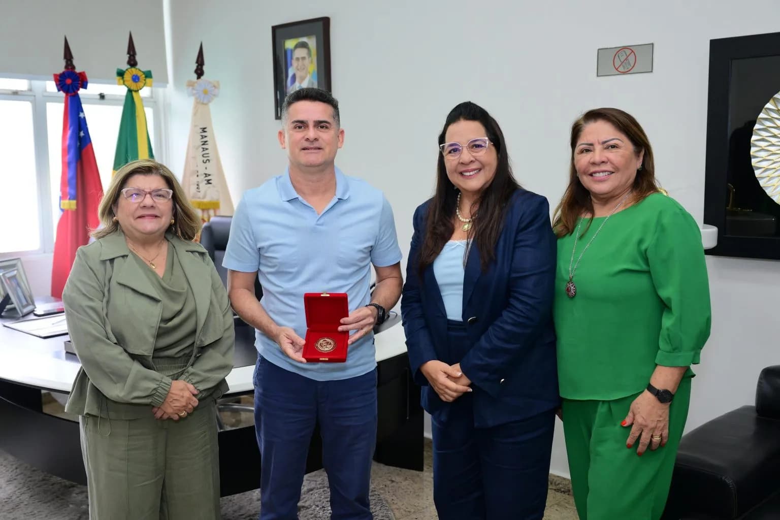 Medalha: MP-AM condecora David Almeida por trajetória e trabalho conjunto