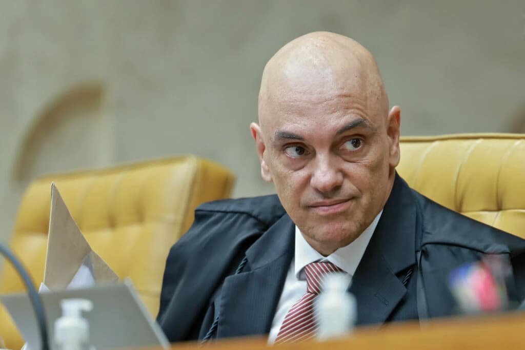 Moraes manda suspender decretos do IOF de Lula e do Congresso