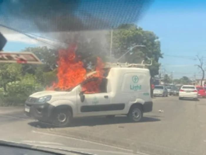 CV sequestra funcionária de empresa de energia e incendeia veículo no RJ
