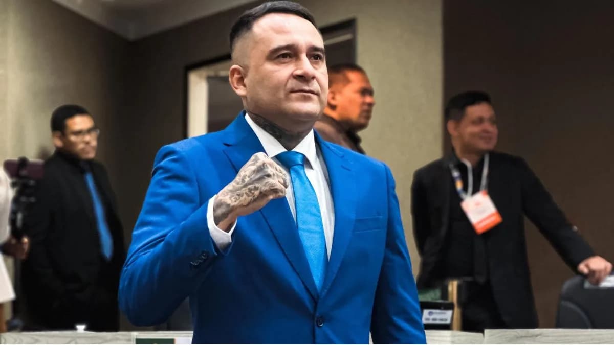 Salazar pede desculpas por palavrão e critica &#8216;silêncio&#8217; sobre contratos sem licitação na CMM