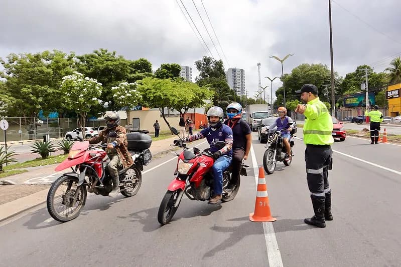 Operação ‘Cavalo de Aço’ fiscaliza motociclistas na zona Leste de Manaus