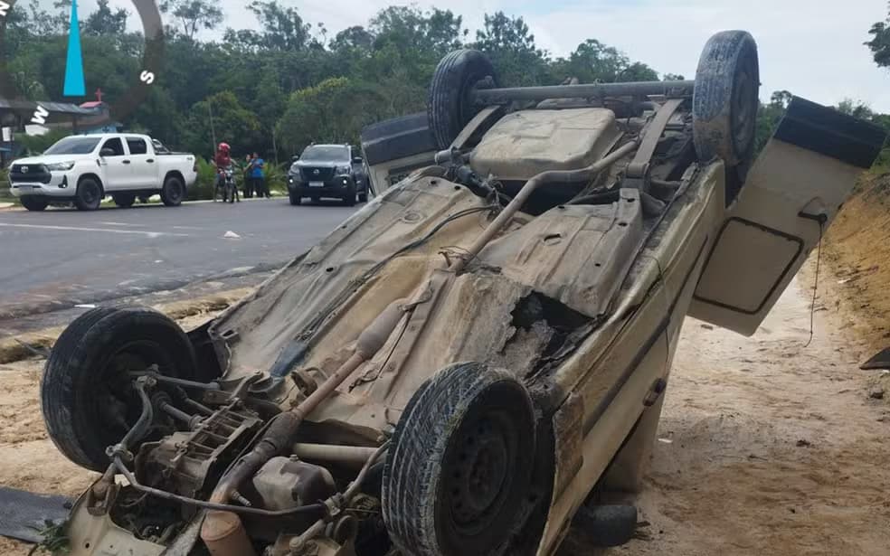 Acidente entre dois carros deixa cinco feridos na AM-010