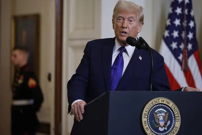 Trump adia em um mês tarifas para montadoras de veículos do México e Canadá