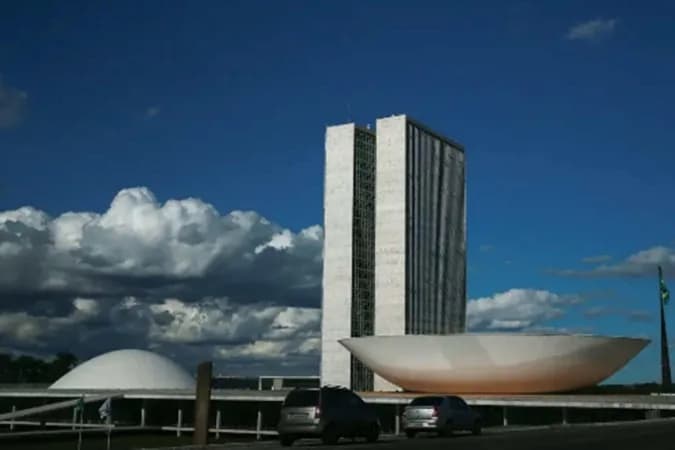 Homem tenta entrar armado no Congresso e acaba preso