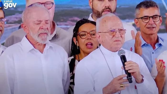 VÍDEO: Lula reza o Pai Nosso e diz que Bolsonaro mentia quando afirmava ser religioso