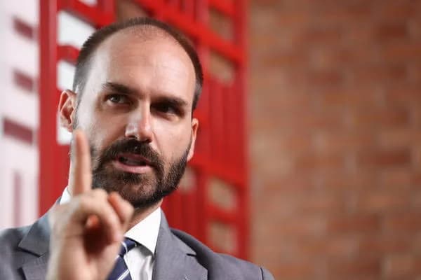 Deputados petistas reagem à ida de Eduardo Bolsonaro para os EUA