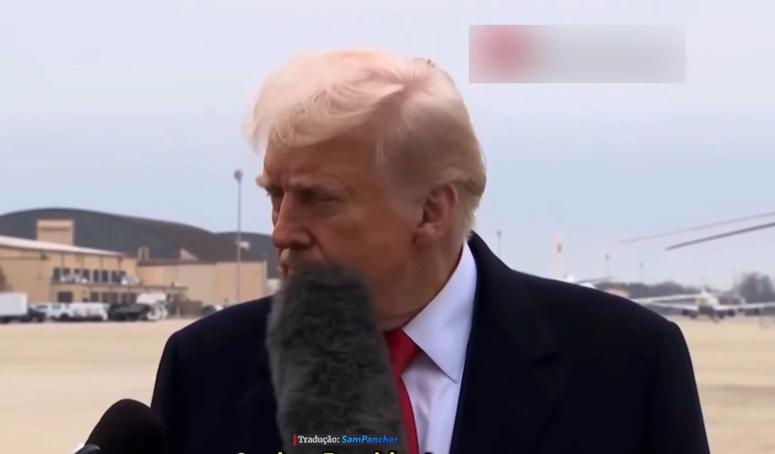 VÍDEO: Trump é atingido no rosto por microfone de repórter nos EUA