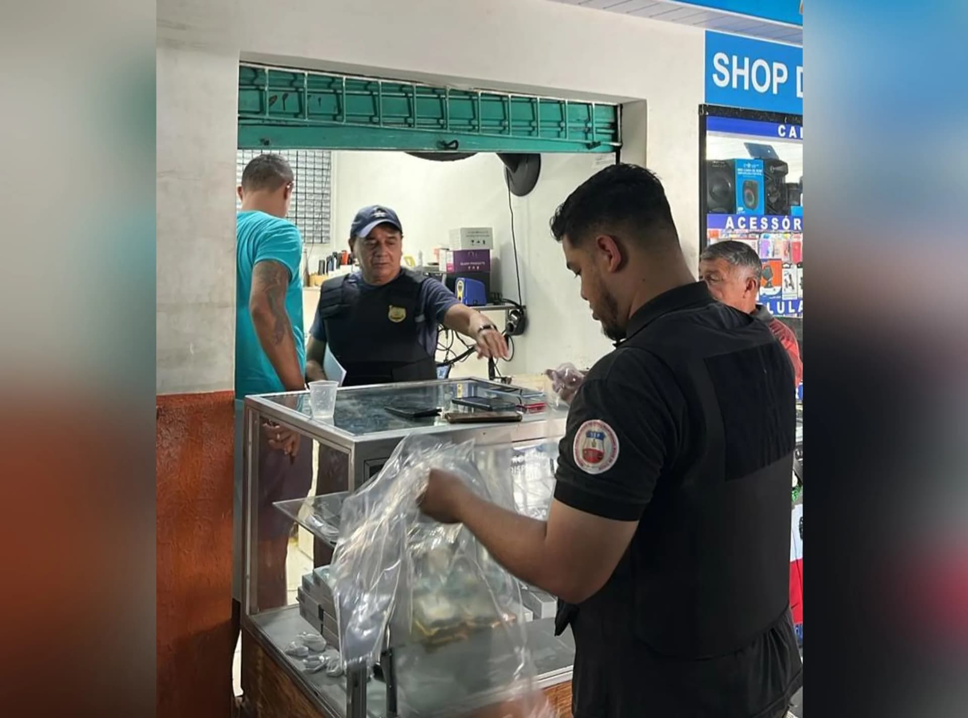 Homem é preso com 70 celulares roubados em box do bairro Compensa