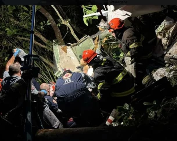 Avião de pequeno porte cai em São Paulo e deixa uma pessoa morta