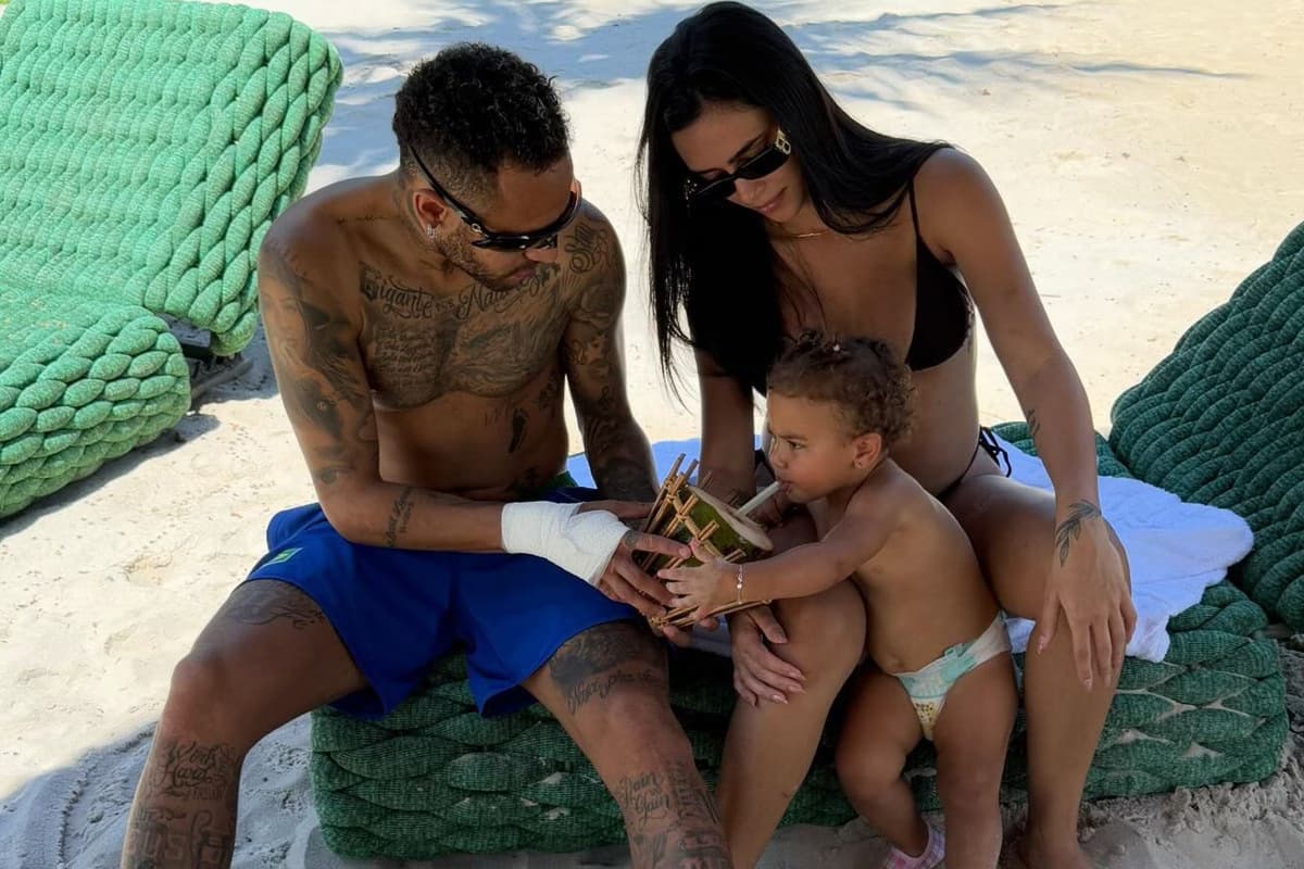 Após polêmicas de traição, Neymar posta foto com Bruna Biancardi