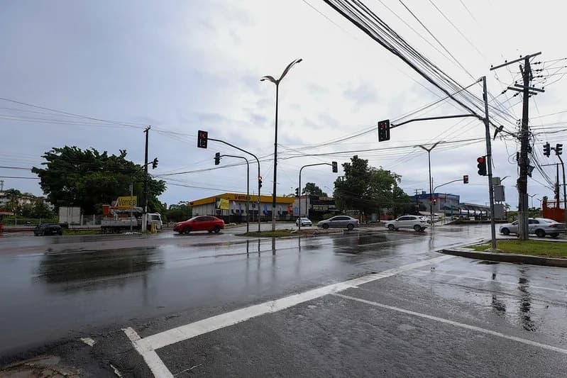 Obras para melhorar trânsito em avenida são finalizadas em Manaus