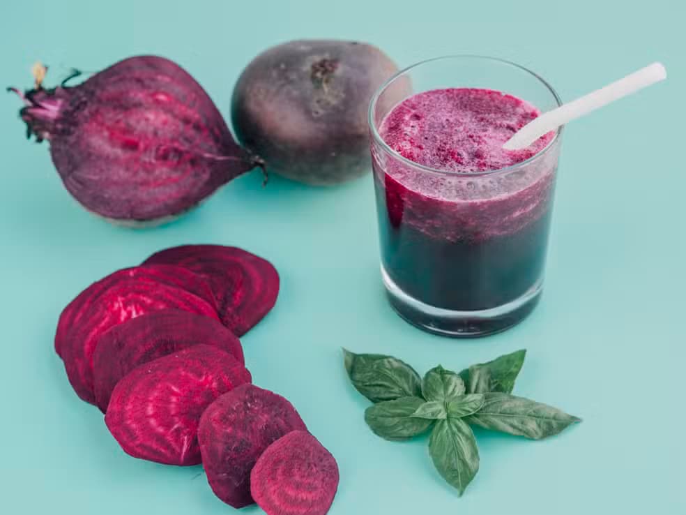 Beterraba no pré-treino? Entenda efeito do pó, do suplemento e do alimento in natura para quem faz atividade física
