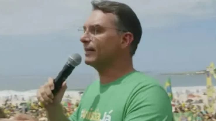 Em ato, Flávio Bolsonaro diz: &#8220;Nós vamos derrotar o alexandrismo&#8221;