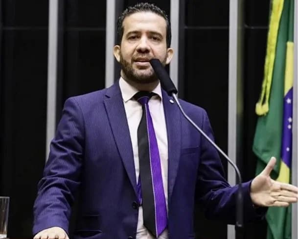 Janones fecha acordo com a PGR para não responder criminalmente em caso de &#8220;rachadinhas&#8221;