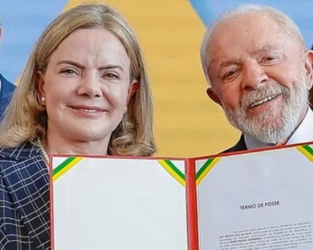 Lula diz que nomeou &#8220;mulher bonita&#8221; como ministra para manter articulação com parlamentares