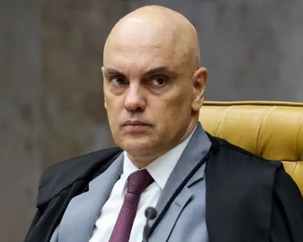 &#8220;Oi, Alexandre&#8221;: Conselheiro de Trump marca Moraes em postagem sobre restrição de vistos