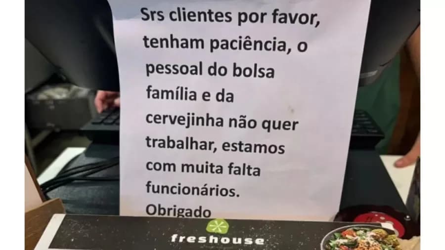 Restaurante em SP exibe aviso culpando &#8220;pessoal do Bolsa Família&#8221; por falta de funcionários