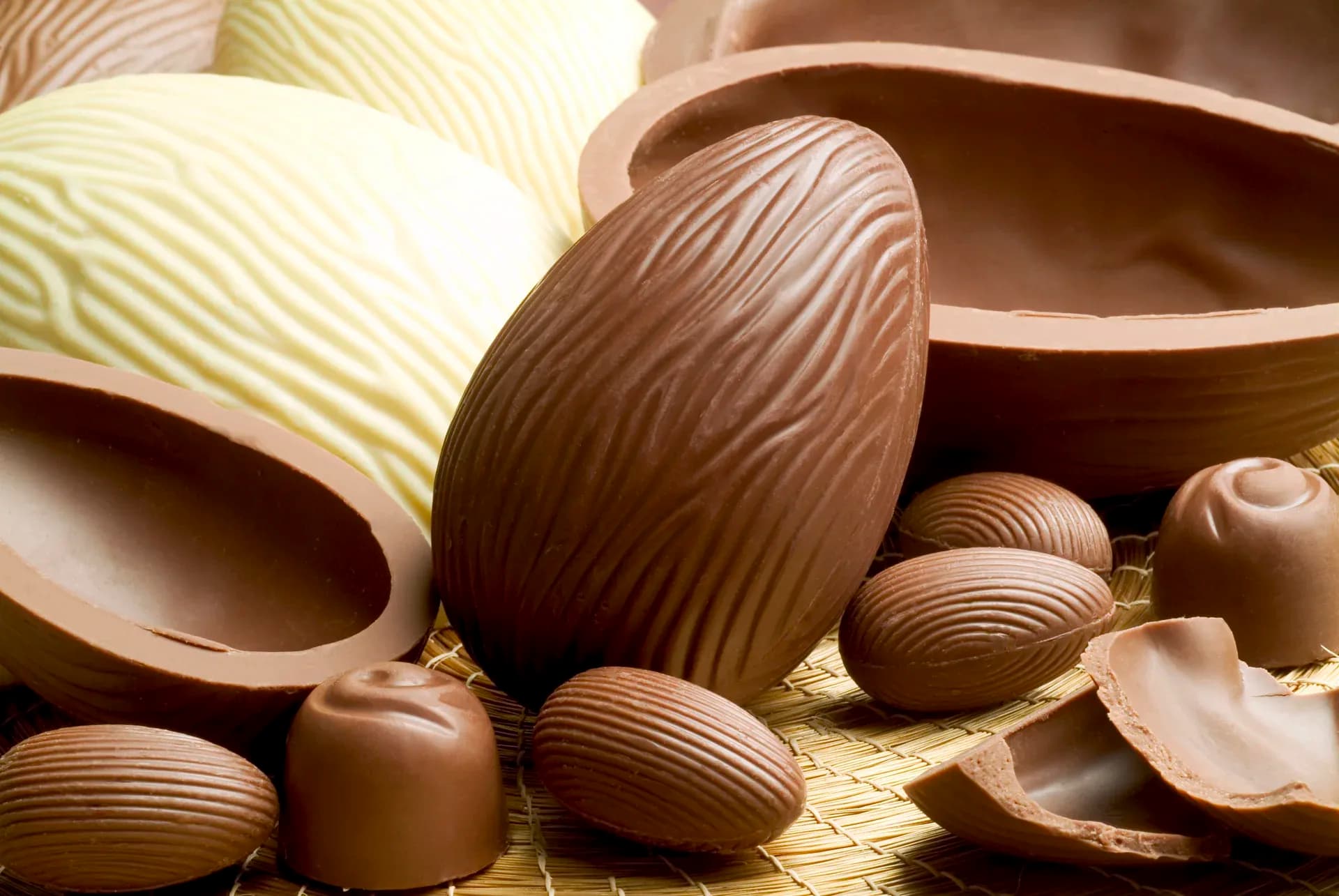 Páscoa: chocolate realmente causa espinhas? Dermatologista explica